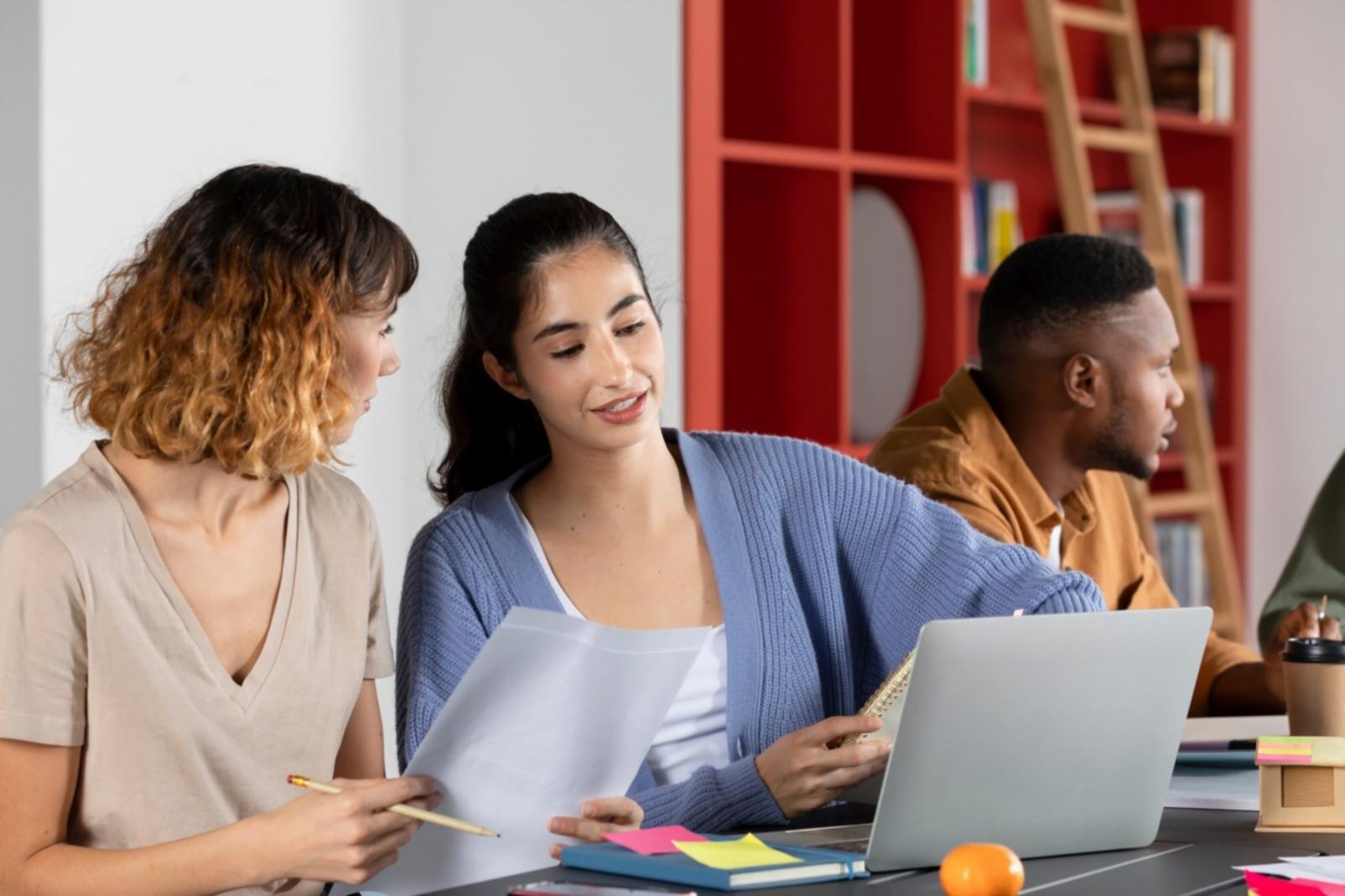 Séance de formation en planification financière avec outils professionnels